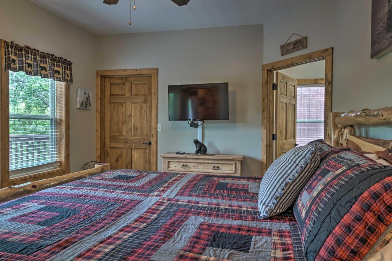Branson West Cabin With Pool Access And Golfing Εξωτερικό φωτογραφία