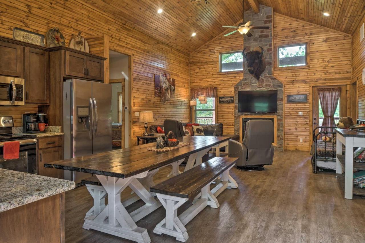 Branson West Cabin With Pool Access And Golfing Εξωτερικό φωτογραφία