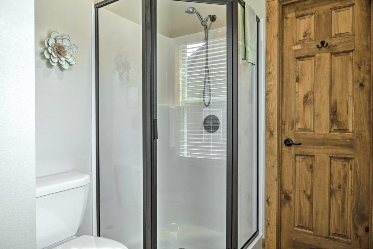 Branson West Cabin With Pool Access And Golfing Εξωτερικό φωτογραφία