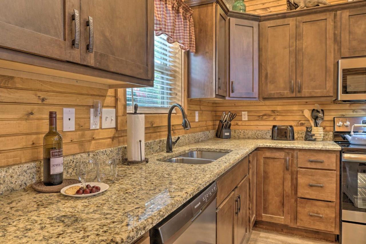 Branson West Cabin With Pool Access And Golfing Εξωτερικό φωτογραφία