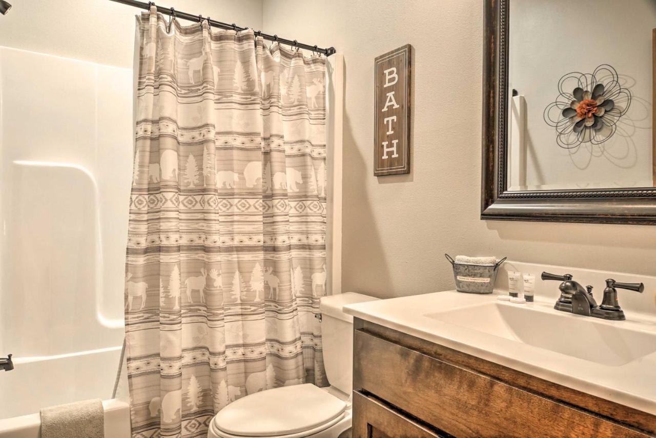 Branson West Cabin With Pool Access And Golfing Εξωτερικό φωτογραφία